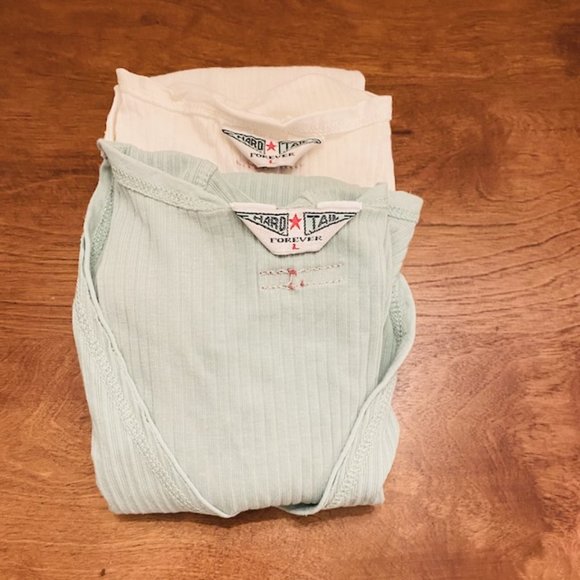 2 Hard Tail Forever T-shirts - Size L (but fits smaller sizes too!) - Picture 1 of 8